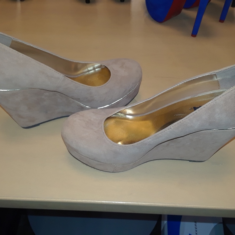 Shoes - Picture 2 of 2